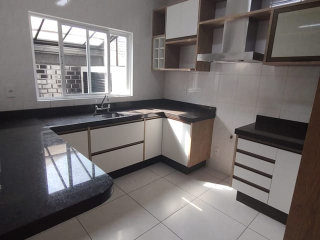 Casa com 90m² 3 quartos e 2 banheiros, à venda, no bairro Jardim Carvalho em Ponta Grossa