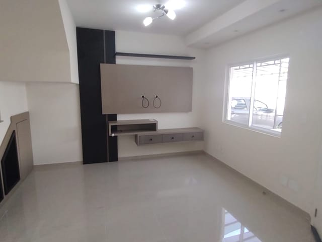 Casa com 90m² 3 quartos e 2 banheiros, à venda, no bairro Jardim Carvalho em Ponta Grossa