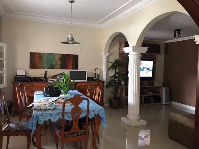 Casa 2 quartos e 4 banheiros, à venda ou para alugar, no bairro Parque Turf Club em Campos dos Goytacazes