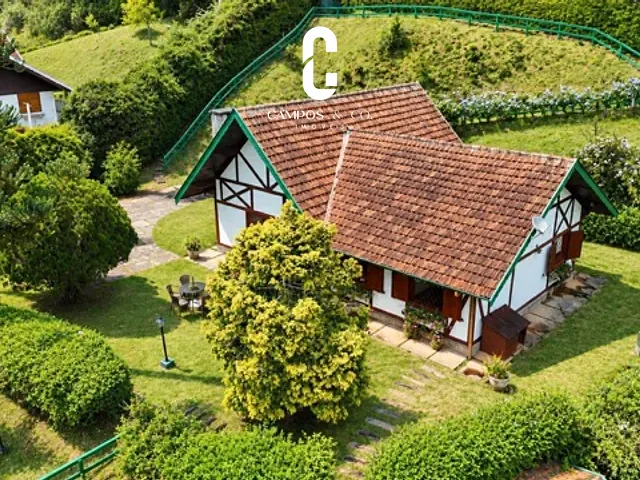 Casa com 1260m² 3 quartos e 4 banheiros, à venda, no bairro Recanto das Araucárias em Campos do Jordão