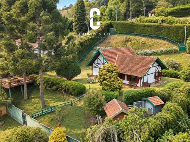 Casa com 1260m² 3 quartos e 4 banheiros, à venda, no bairro Recanto das Araucárias em Campos do Jordão