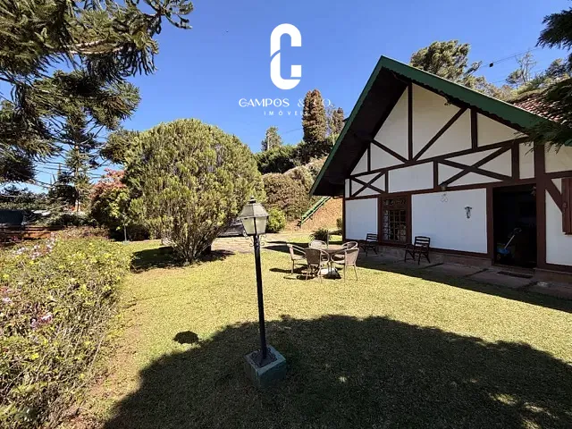 Casa com 1260m² 3 quartos e 4 banheiros, à venda, no bairro Recanto das Araucárias em Campos do Jordão