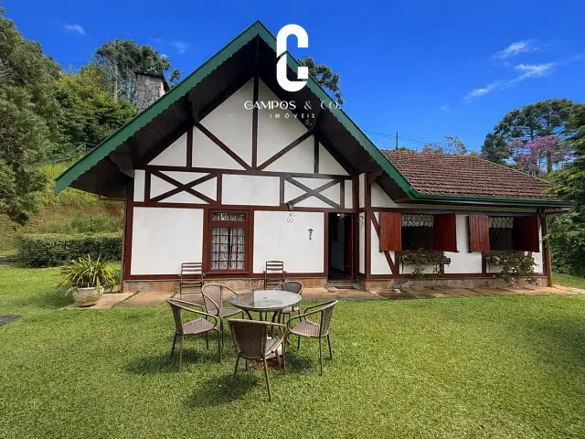 Casa com 1260m² 3 quartos e 4 banheiros, à venda, no bairro Recanto das Araucárias em Campos do Jordão