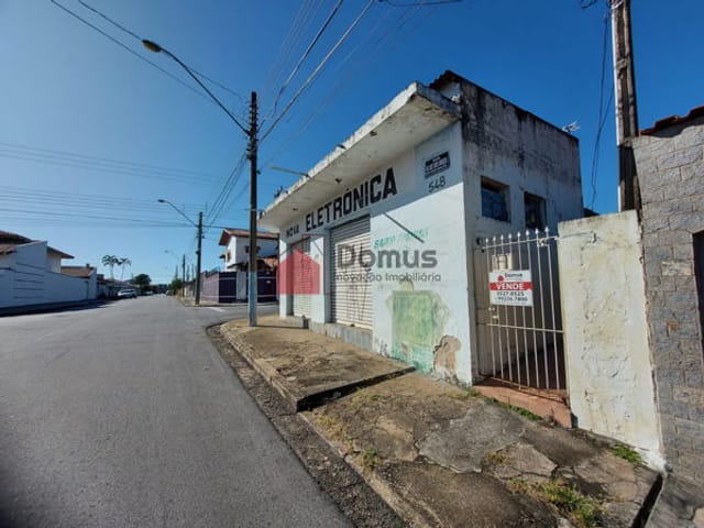 Casa com 300m², à venda, no bairro Jardim Rosely em Pindamonhangaba