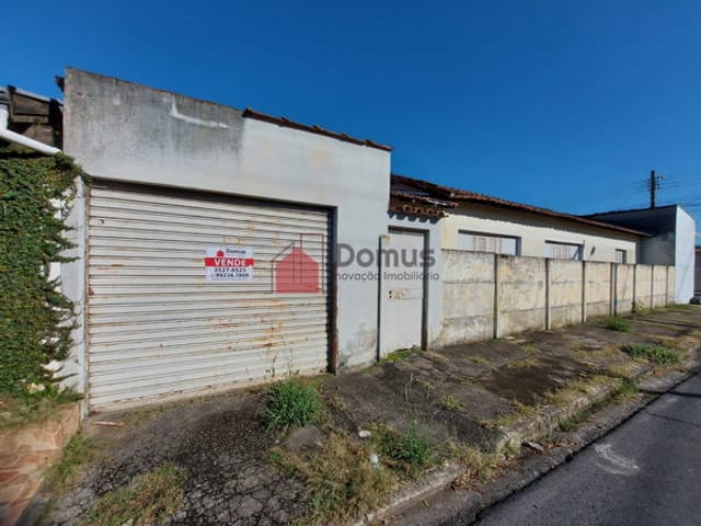 Casa com 300m², à venda, no bairro Jardim Rosely em Pindamonhangaba