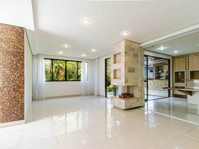 Casa com 300m² 4 quartos e 4 banheiros, para alugar, no bairro Santa Felicidade em Curitiba