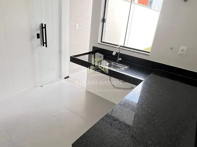 Casa 2 quartos e 2 banheiros, à venda, no bairro Santa Mônica em Belo Horizonte