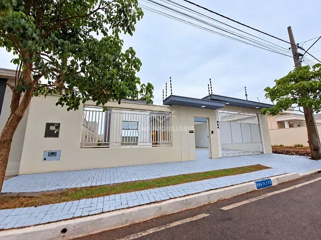 Casa 3 quartos e 4 banheiros, para alugar, no bairro Aquarela das Artes em Sinop