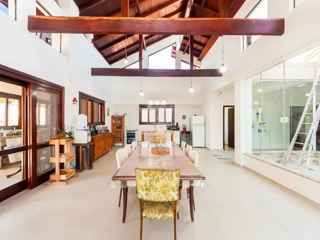 Casa com 1248m² 4 quartos e 4 banheiros, à venda, no bairro Santa Felicidade em Curitiba