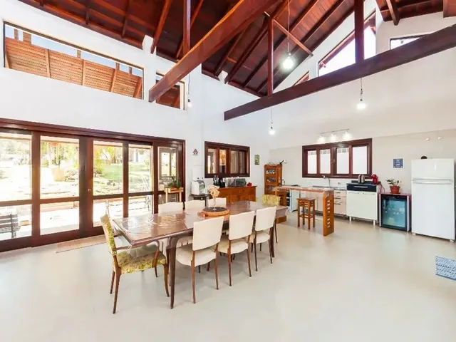 Casa com 1248m² 4 quartos e 3 banheiros, à venda, no bairro Santa Felicidade em Curitiba
