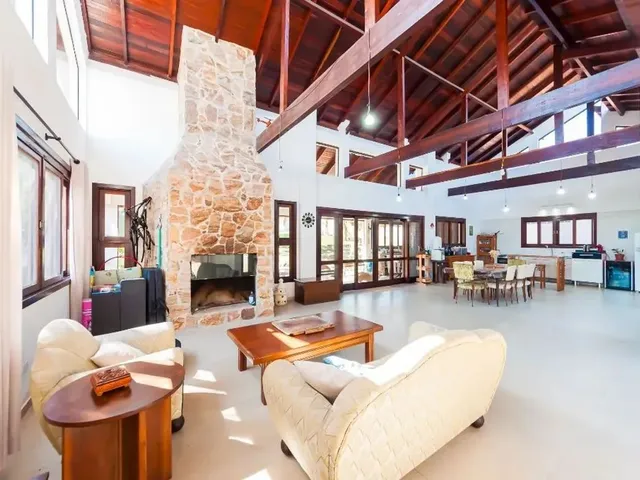 Casa com 1248m² 4 quartos e 4 banheiros, à venda, no bairro Santa Felicidade em Curitiba