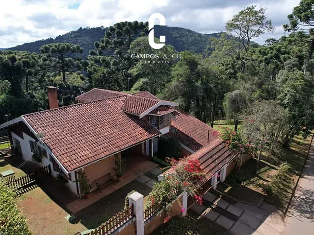 Casa com 2081m² 5 quartos e 6 banheiros, à venda, no bairro Parque Pedra do Baú em Campos do Jordão