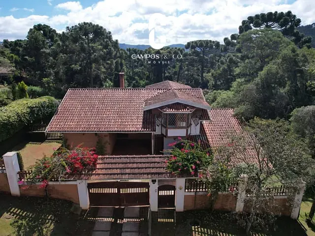 Casa com 2081m² 5 quartos e 6 banheiros, à venda, no bairro Parque Pedra do Baú em Campos do Jordão
