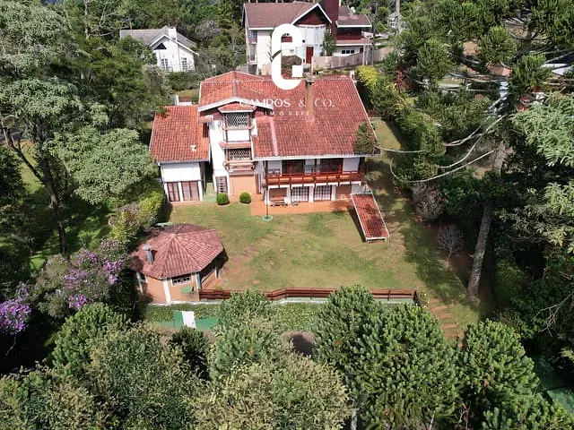 Casa com 2081m² 5 quartos e 6 banheiros, à venda, no bairro Parque Pedra do Baú em Campos do Jordão