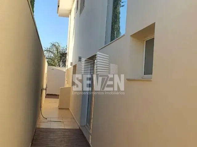 Casa com 360m² 4 quartos e 5 banheiros, para alugar, no bairro Residencial Villaggio II em Bauru