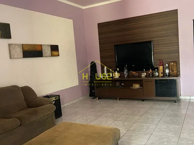 Casa com 669m² 4 quartos e 2 banheiros, à venda ou para alugar, no bairro Jardim Botura em Votuporanga