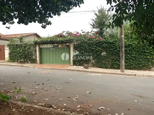 Casa com 500m² 3 quartos e 2 banheiros, para alugar, no bairro Jardim Rezek II em Artur Nogueira