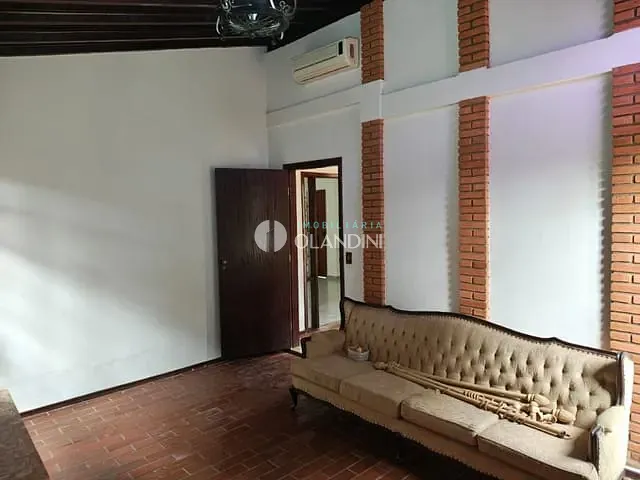 Casa com 500m² 3 quartos e 2 banheiros, para alugar, no bairro Jardim Rezek II em Artur Nogueira