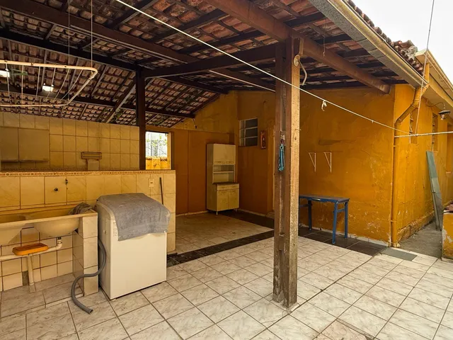 Casa com 266m² 4 quartos e 2 banheiros, à venda, no bairro Carlos Prates em Belo Horizonte