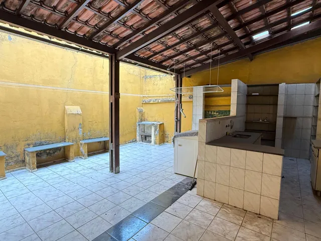 Casa com 266m² 4 quartos e 2 banheiros, à venda, no bairro Carlos Prates em Belo Horizonte
