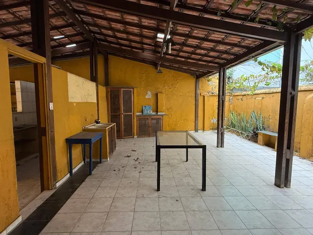 Casa com 266m² 4 quartos e 2 banheiros, à venda, no bairro Carlos Prates em Belo Horizonte
