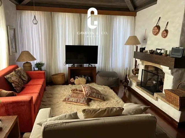 Casa com 3518m² 6 quartos e 5 banheiros, à venda ou para alugar, no bairro Residencial Jardim Véu da Noiva em Campos do Jordão