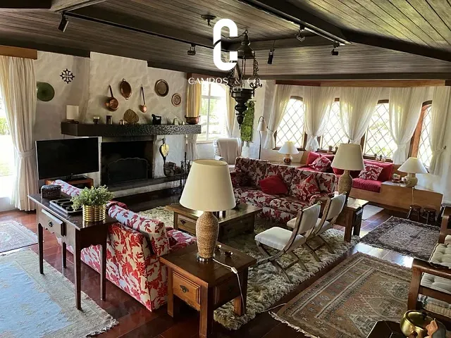 Casa com 3518m² 6 quartos e 5 banheiros, à venda ou para alugar, no bairro Residencial Jardim Véu da Noiva em Campos do Jordão