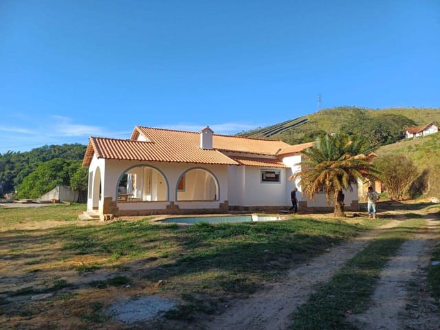 Casa com 20000m² 8 quartos e 4 banheiros, à venda, no bairro Posse em Petrópolis