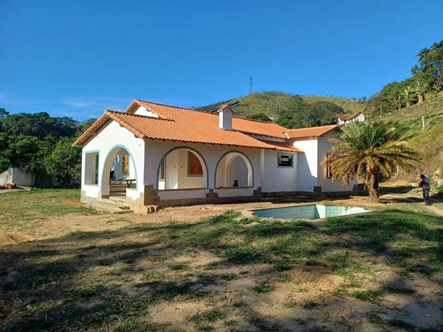 Casa com 20000m² 8 quartos e 4 banheiros, à venda, no bairro Posse em Petrópolis