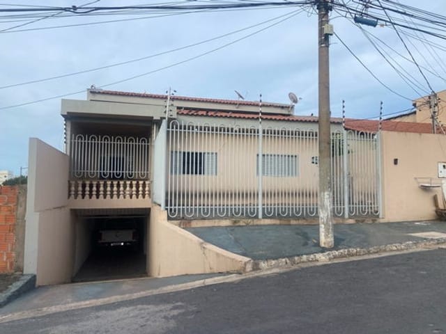 Casa 6 quartos e 6 banheiros, à venda, no bairro Alvorada em Cuiabá