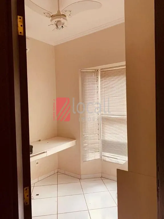 Casa com 3 quartos para aluguel, 300m² — foto 6 de 19