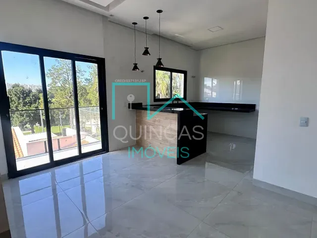 Casa com 320m² 3 quartos e 4 banheiros, à venda, no bairro Jardim Carolina em Jundiaí