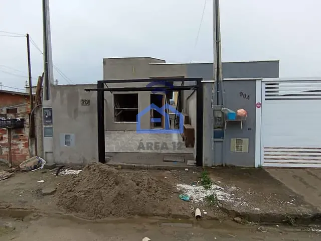 Casa 2 quartos e 1 banheiro, à venda, no bairro Golfinho em Caraguatatuba