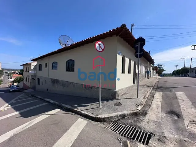 Casa com 120m² 2 quartos e 2 banheiros, para alugar, no bairro Chácara Bazzo em Porto Feliz