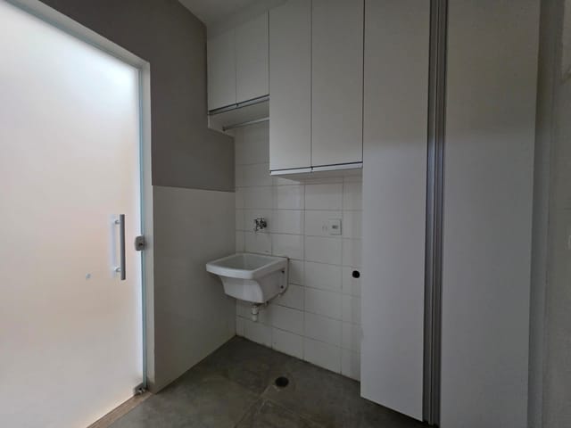 Casa 3 quartos e 4 banheiros, para alugar, no bairro Portais (Polvilho) em Cajamar