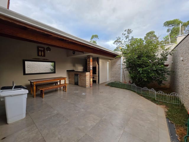 Casa 3 quartos e 4 banheiros, para alugar, no bairro Portais (Polvilho) em Cajamar