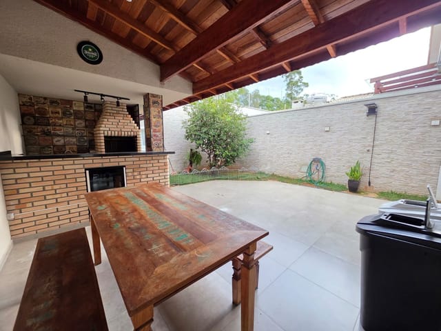 Casa 3 quartos e 4 banheiros, para alugar, no bairro Portais (Polvilho) em Cajamar