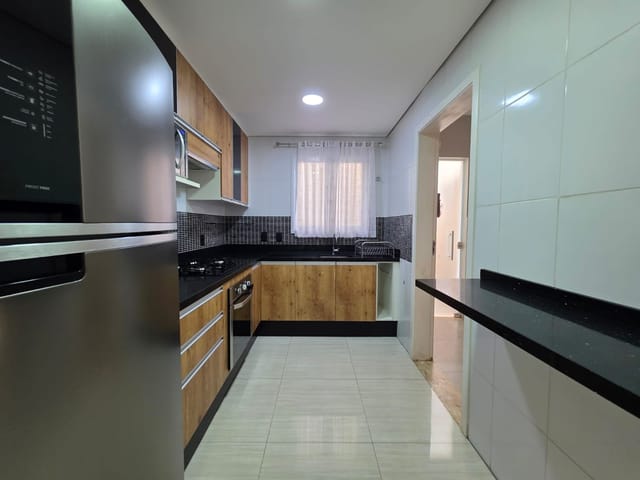 Casa 3 quartos e 4 banheiros, para alugar, no bairro Portais (Polvilho) em Cajamar