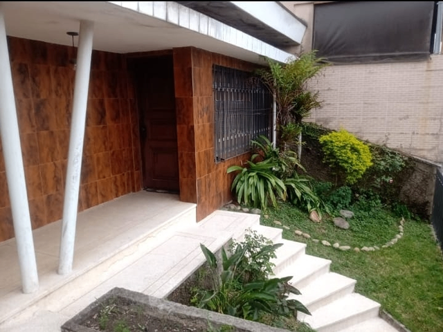 Foto do Casa - 🏡 Casa Térrea no Taboão com Terreno de Duas Frentes – 2 Dormitórios, Quintal e 2 Vagas | Mix Nascimento