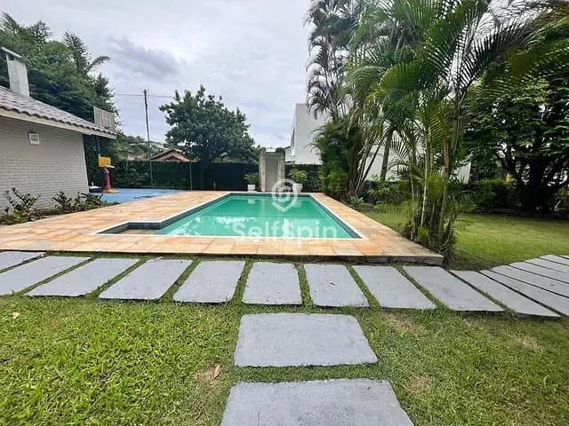 Casa com 450m² 5 quartos e 5 banheiros, para alugar, no bairro Piratininga em Niterói