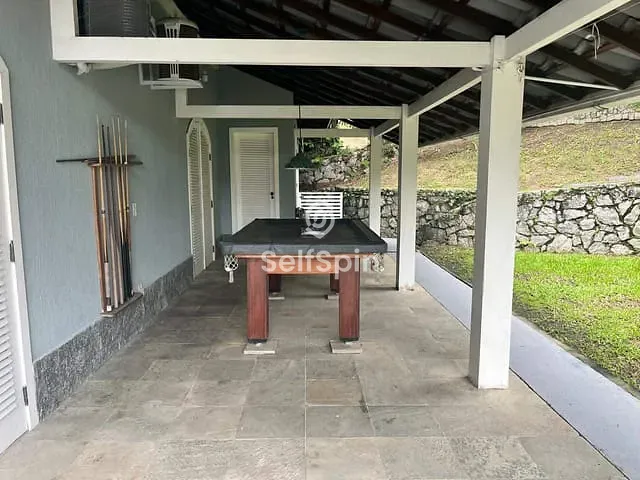 Casa com 450m² 5 quartos e 5 banheiros, para alugar, no bairro Piratininga em Niterói