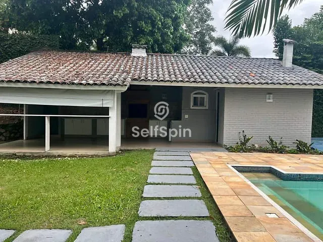 Casa com 450m² 5 quartos e 5 banheiros, para alugar, no bairro Piratininga em Niterói