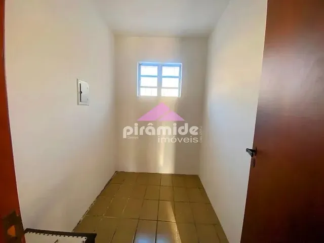 Casa com 10m² 3 quartos e 1 banheiro, à venda, no bairro Jardim Esplanada em São José Dos Campos
