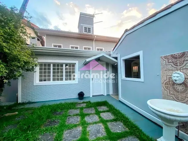 Casa com 10m² 3 quartos e 1 banheiro, à venda, no bairro Jardim Esplanada em São José Dos Campos