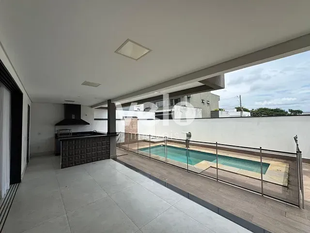 Casa 4 quartos e 4 banheiros, para alugar, no bairro Piracangaguá em Taubaté