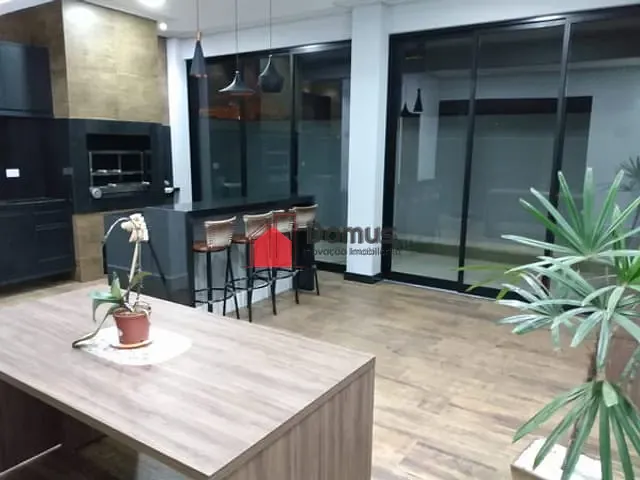 Casa com 420m², à venda, no bairro Parque das Nações em Pindamonhangaba