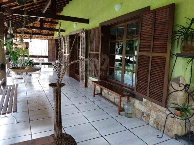 Casa com 2000m², à venda, no bairro Samambaia em Petrópolis