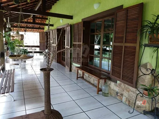 Casa com 2000m², à venda, no bairro Samambaia em Petrópolis