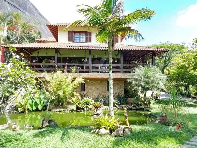 Casa com 2000m², à venda, no bairro Samambaia em Petrópolis
