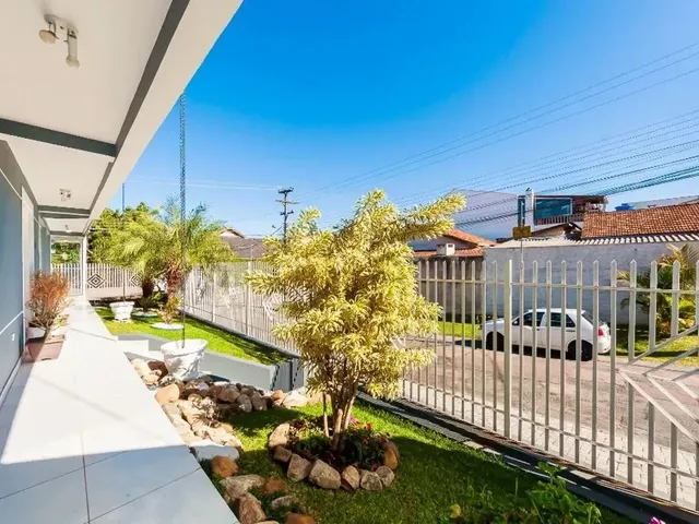 Casa com 360m² 4 quartos e 4 banheiros, à venda, no bairro Santo Inácio em Curitiba